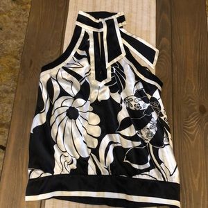 Around the neck Blouse